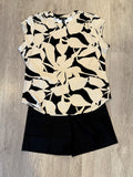 FLATTEN IT PULL ON SHORT W/BUTTON DTL- Black